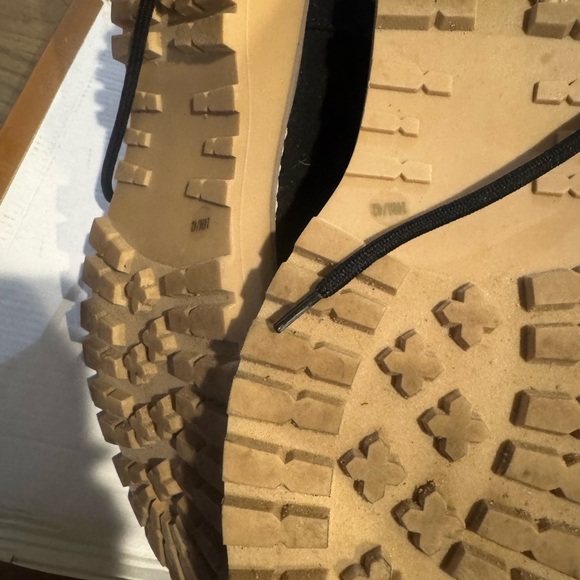 JLO. EUC Women's Black Fur lace up Boots 10 - Picture 3 of 8